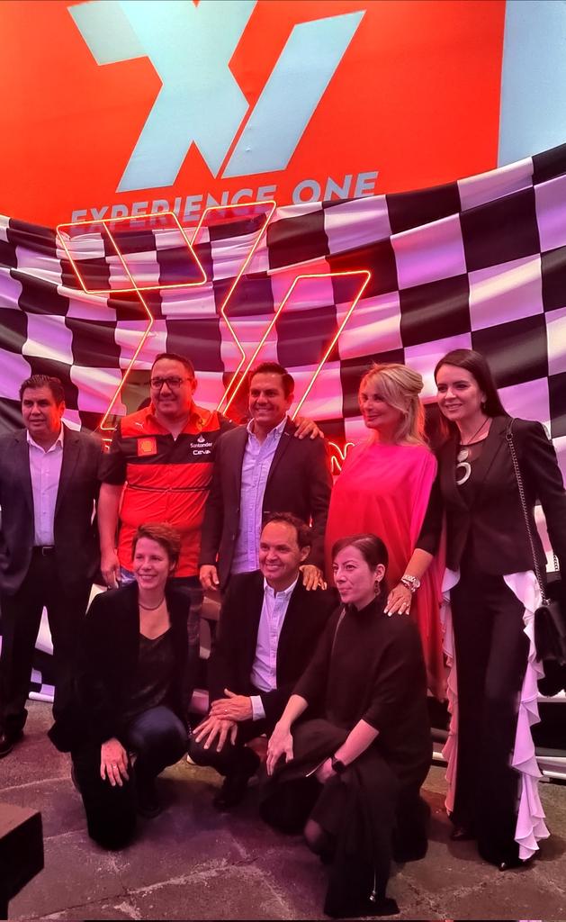 RevistaNeo's tweet photo. Hoy es la inauguración de #ExperienceOne, una selección especial de fotografías de la F1 que podrás visitar en Casa Milán. Una experiencia inmersiva creada por #FashionMedia y @Shutterstock https://t.co/In3X3tCk9e