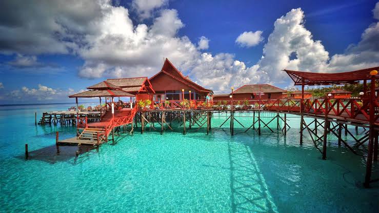 Infowisata_202's tweet photo. Pulau Maratua Kalimantan Timur Pulau Terluar Indonesia yang Eksotis.Dapatkan informasi selanjutnya hanya di web kami https://t.co/XQCk6AzM6i
#wisataindonesia #Infowisataonline #izigo #iwon  #wisatakalimantan  #pulaumaratua #pulaumaratuaisland #pulaumaratuaresort #pesonaalam https://t.co/NbCf6luHDn