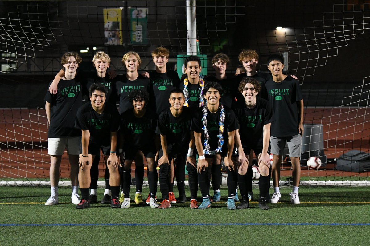 CandidEyePhoto's tweet photo. It’s Senior Night for the #JesuitCrusaders at #CroninField | #JesuitCrusaders vs #MountainsideMavericks @mountainsidehs @JesuitHighPDX @TheSaderNation @SBLiveOR #GoSaders #SaderNation #opreps (📷©️https://t.co/4EfRFF3LFU) https://t.co/Wkzc6rGGNP