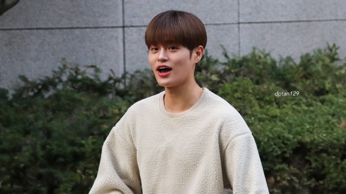 dptan129's tweet photo. 221014 뮤직방크 출근

 #이대휘  #LEEDAEHWI 
#AB6IX   #에이비식스 https://t.co/4dbednvopY