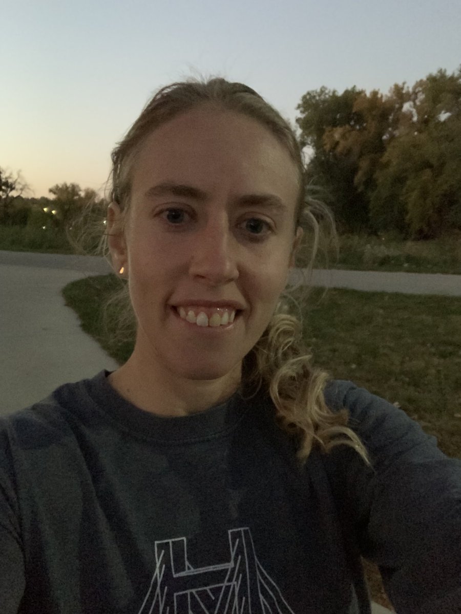 BTapintofitness's tweet photo. Got in a hard #runworkout w/ the winds at 30+mph winds
8 miles Total w 1/2 mile repeats
I think I burned 2x as many calories as usual haha 😂😂
Hoping tomorrow is less windy 🤞🏻 https://t.co/S8p4h0Oo7U