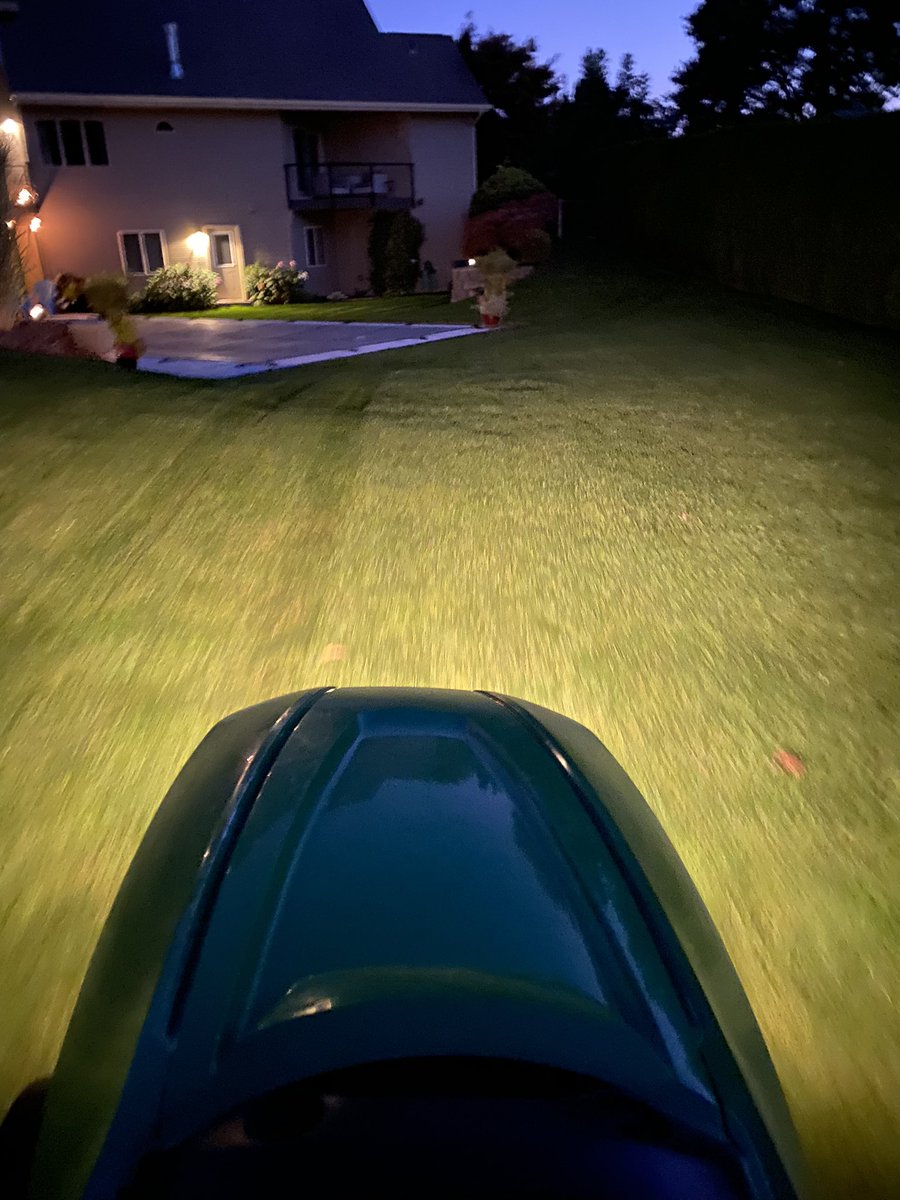 EHisaw's tweet image. Sometimes…you gotta mow in the dark. #afterpractice #joysoftheheowner #gottahavestriaghtlines.