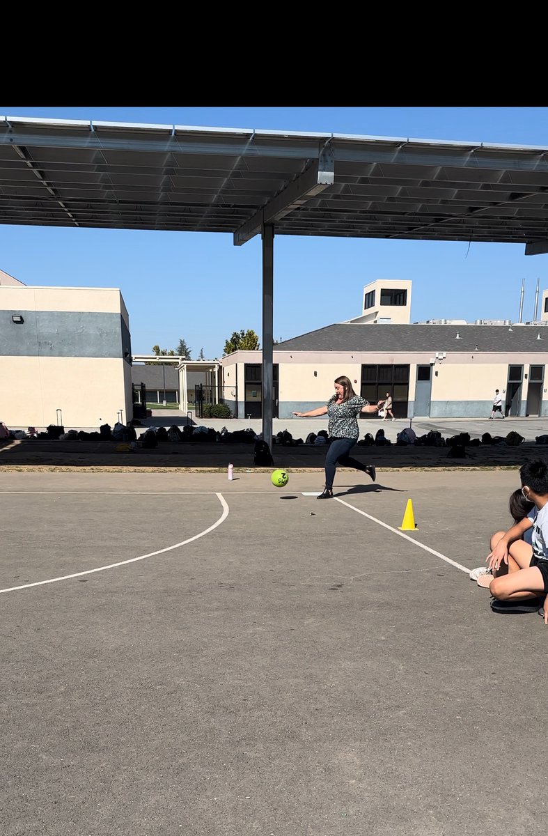 MsStarrUMS's tweet photo. I had such a fun time in PE today playing kickball basketball with the students. Thank you @mil_tastic for letting me crash your class. The crazy energy that you are able to manage is amazing! #teamUMS #UMStwitterBingoV5 https://t.co/4iuqze0LpE