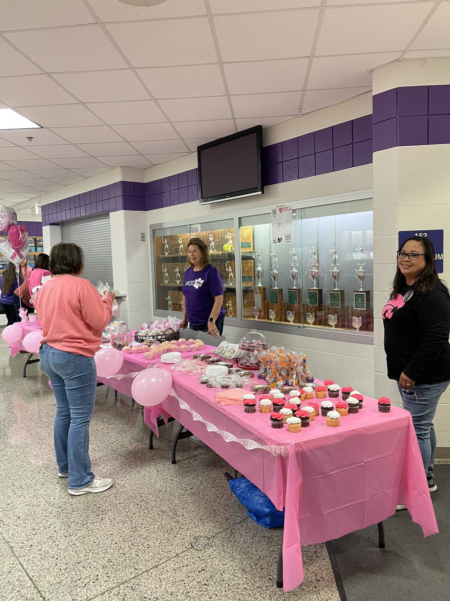 Keystone_VB_'s tweet photo. What a great night! JV fell to Firelands in their last season game tonight 
Varsity pushed but fell in three as well! 
However we had such a great night raising money for those battling breast cancer🎀 thank you for those who came out and supported! https://t.co/0wTPxytZRb