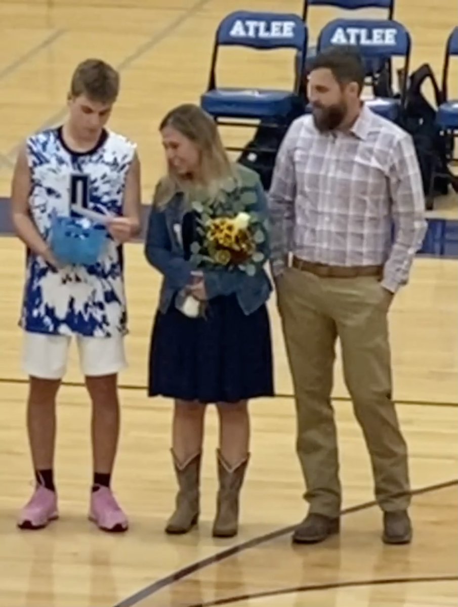 Mrs. Mitchell tweet media