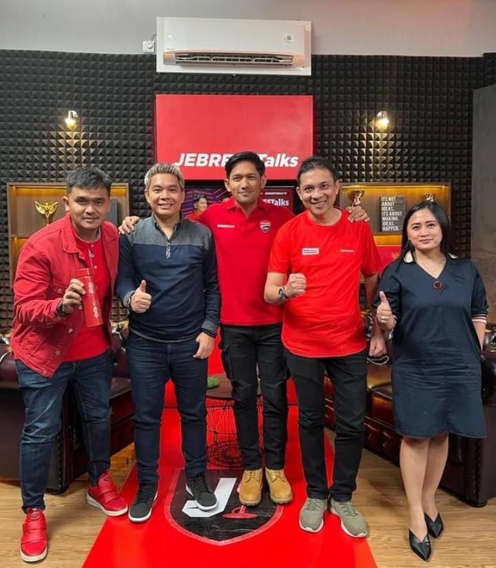 IdMeraki's tweet photo. Direksi PT Meraki Bersama Management Alfamart dan Host Alfamart Run 2022 di  JEBRET Talks (Event Division)--PT.Meraki Karya Sehati

#merakipro  #merakibranding #merakiadvertising   #merakicreative #merakiagency #merakispg #merakiproduction #merakiactivation https://t.co/OdqbtiOjXf