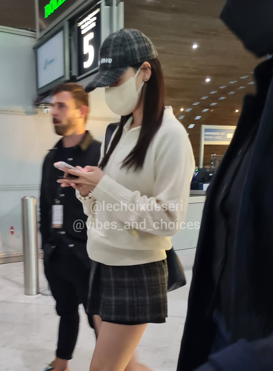 honeychicken🧸🎀 on Twitter "dress code nya putih ya, pake topi."