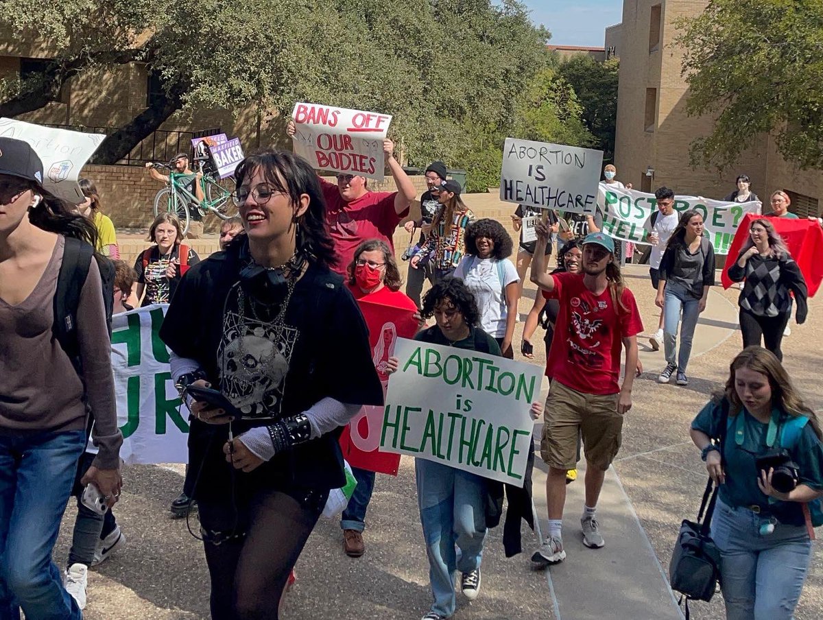 TXSTYDSA's tweet photo. TEXAS STATE SHOWED UP FOR ABORTION RIGHTS! Thank you so much to all of our wonderful friends and comrades who walked out in support of abortion rights and reproductive justice today! We must continue to disrupt the status quo to protect abortion rights. https://t.co/1b53KtBtfo