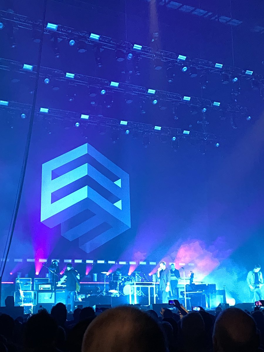 sjant77's tweet photo. Weer zo enorm genoten van Editors! Blijft een van m’n favoriete bands. Nu al zin in de kerst cd met Smith &amp; Burrows. https://t.co/MGof0o0K9F