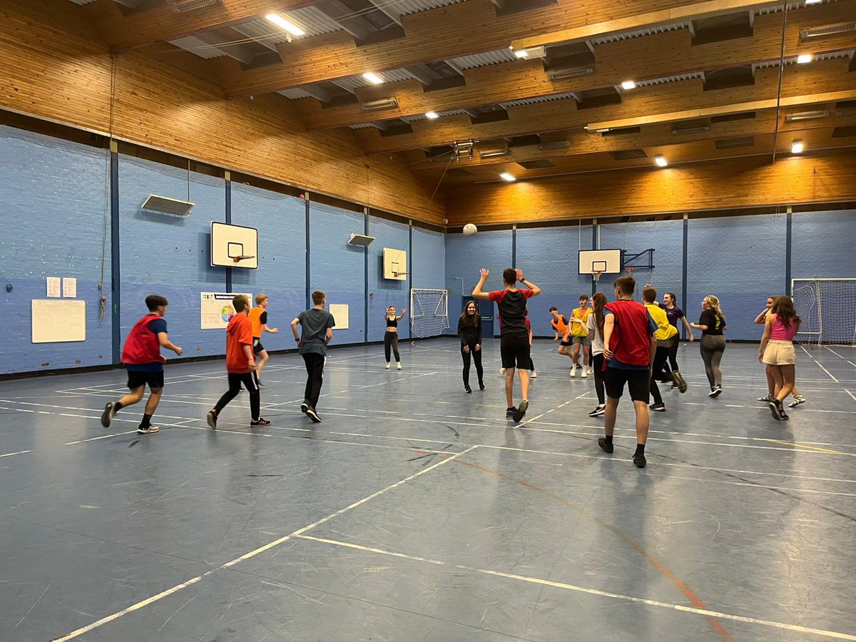 IHS_HWB's tweet photo. Netball session 3 #10hourstogo @IHSupdates @AmbassadorsIhs https://t.co/neYxY7Uqh5