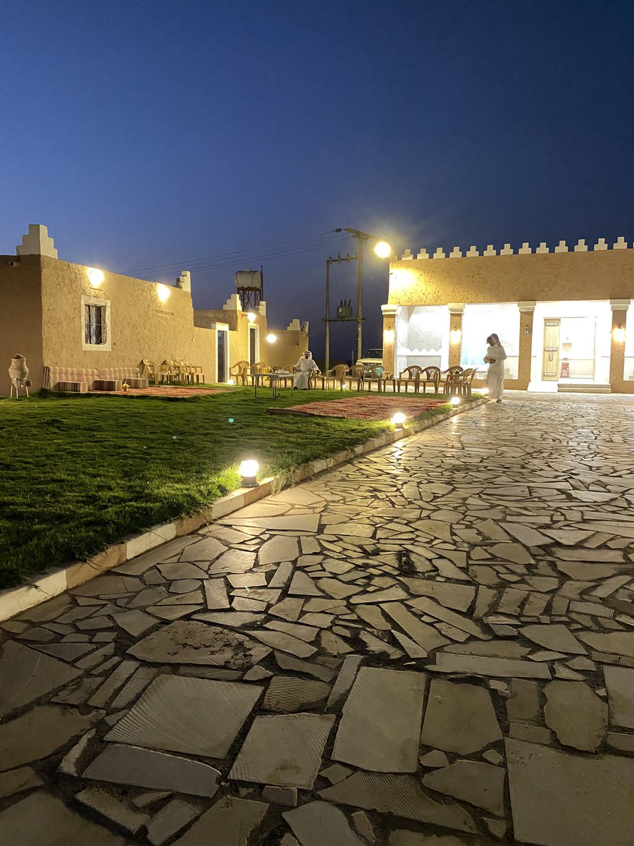 تشرفنا هذا المساء انا 
و الشيخ مشاري بن فيحان بن محيا 
والمهندس تركي عوض الدلبحي 
بزيارة ابناء سعد العايضي (رحمه الله) ونشكرهم ع كرم الضيافة وحسن الاستقبال 💐
#القرنه #الدوادمي