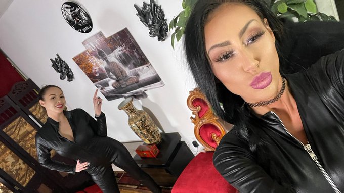Another fun - action packed - successful day of shooting with @FTKLTickling https://t.co/rSO3B8xBo3<a href="/tag/selfie"class="tags"><span>#selfie</span></a><a href="/tag/photoshoot"class="tags"><span>#photoshoot</span></a><a href="/tag/love"class="tags"><span>#love</span></a><a href="/tag/photooftheday"class="tags"><span>#photooftheday</span></a><a href="/tag/model"class="tags"><span>#model</span></a>