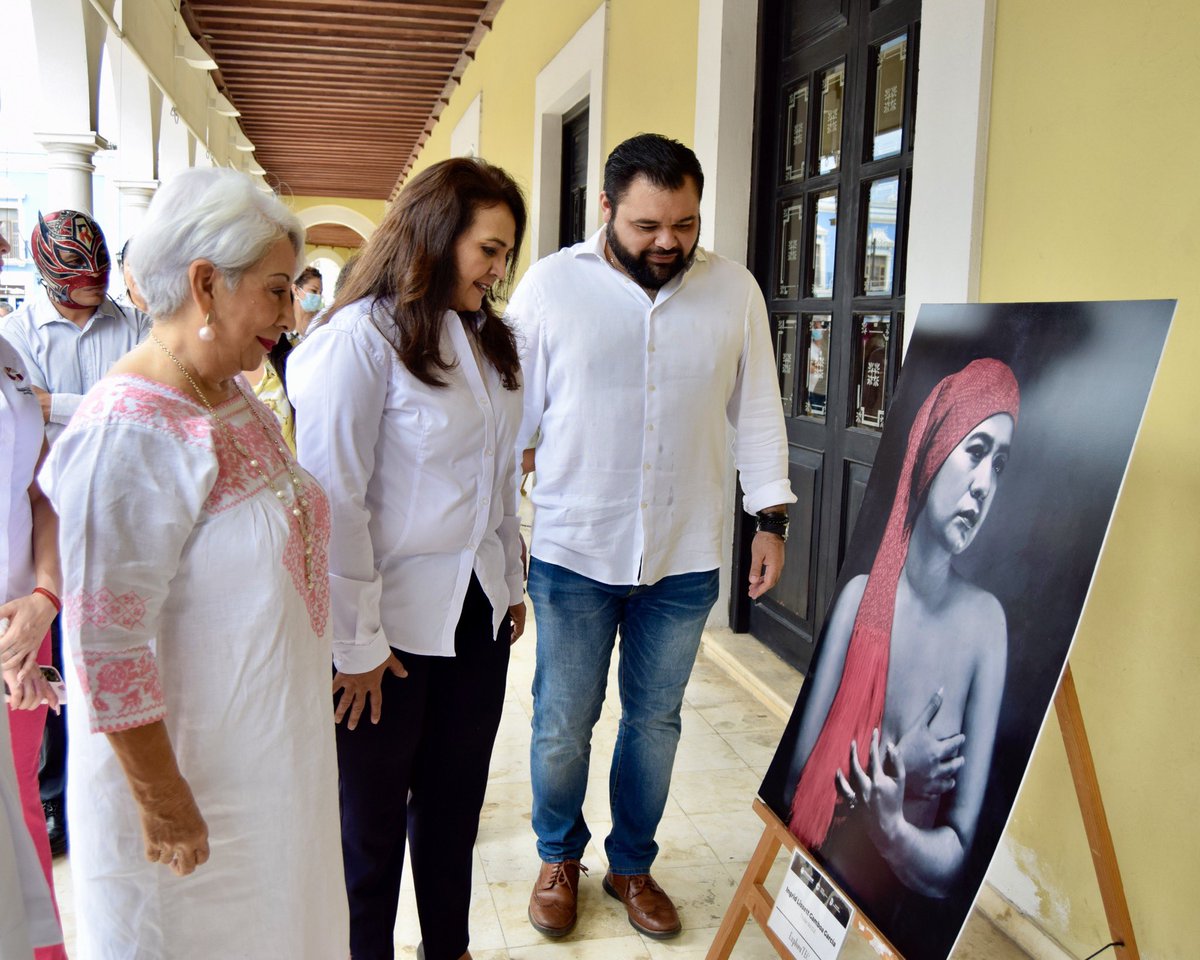 IteschamOficial's tweet photo. Inauguramos la Exposición Fotográfica Itinerante “ExploraTEC”.   
La exposición fotográfica está compuesta por 18 retratos de hombres y mujeres que forman parte de la comunidad del #ITESCHAM, bajo el lente del docente Jeremías Chin Cuevas.
#OrgulloITESCHAM 
#GobiernoDeTodos https://t.co/AdLVAnaR10