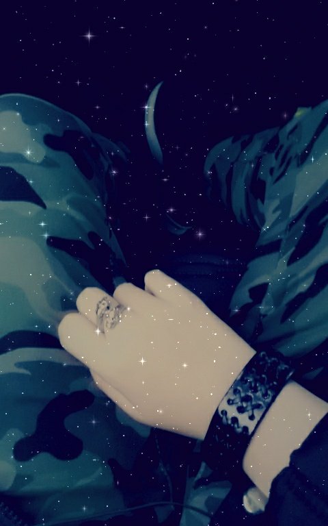 Army_Of_Freaks's tweet photo. Happy 2 years of #onlyhands 🖐👀❤ https://t.co/baQVaToX5K