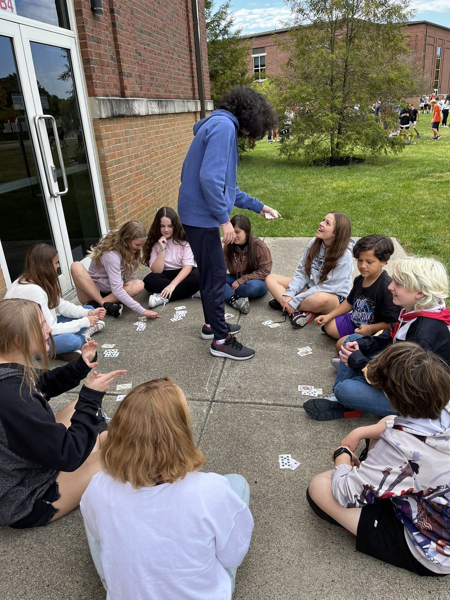 lgmoyer's tweet photo. Great day for some fun outside for 4B! Thank you @Nagel_PTO for our popsicle treat! @NagelNighthawks https://t.co/67FdkRTxs6