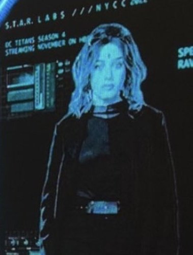 New pictures of Teagan Croft as Rachel Roth/Raven. 

Glad to see her again. 💜