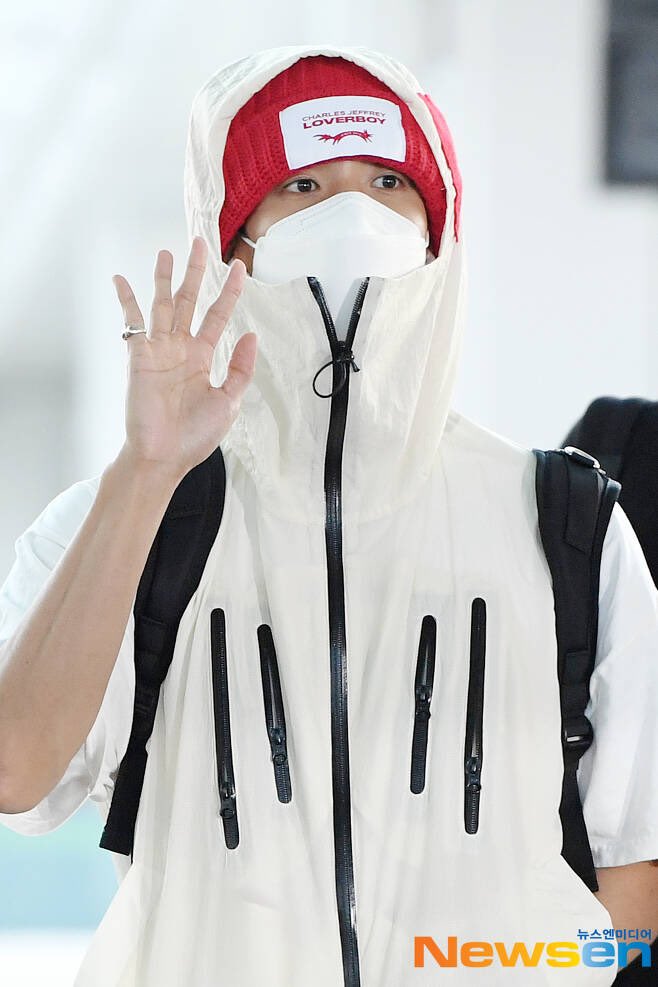 dkzones's tweet photo. #도겸 Departure for BE THE SUN in Manila https://t.co/p8HCzqZIo5