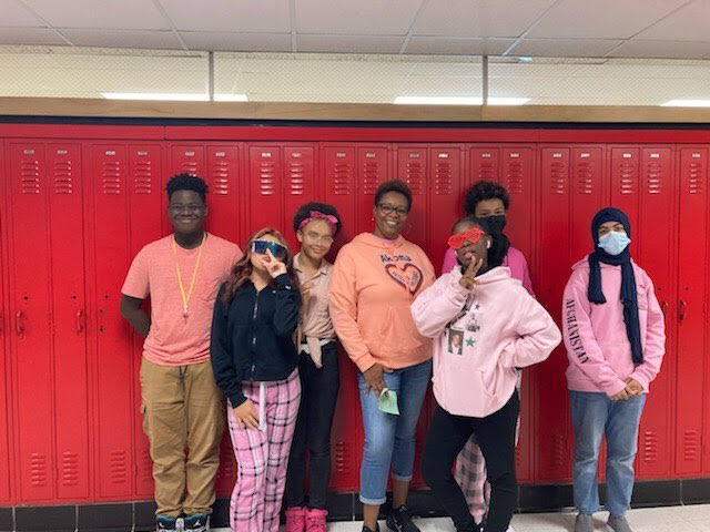 EHMS_STUCO's tweet photo. The halls of EHMS were filled with pink today! So great to raise awareness for Breast Cancer and show our support as a school community. 💗💕 https://t.co/6M0dH2W0Y6