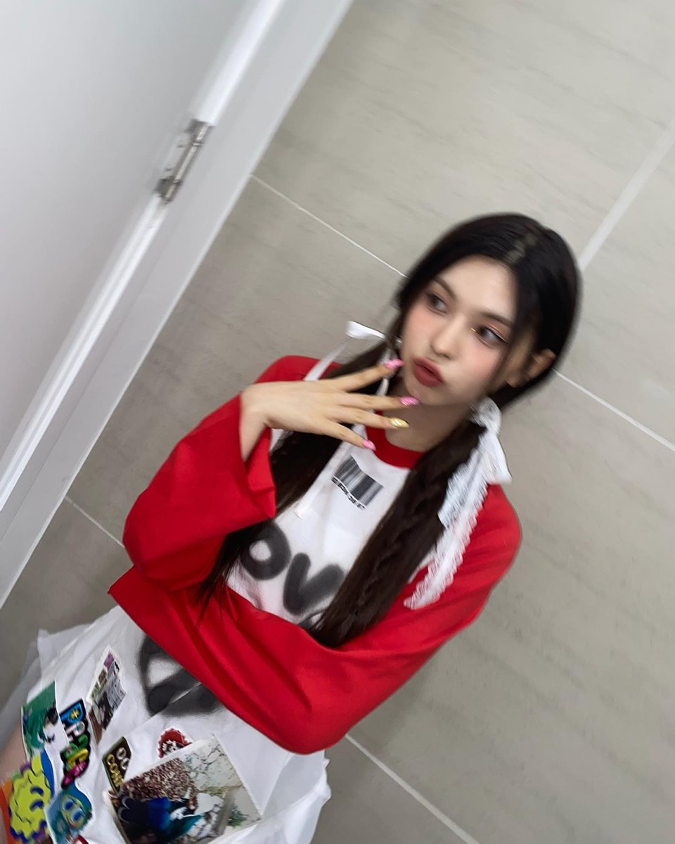 nmixxpics_'s tweet photo. NMIXX official instagram update with Bae https://t.co/EpqsGVtiRM