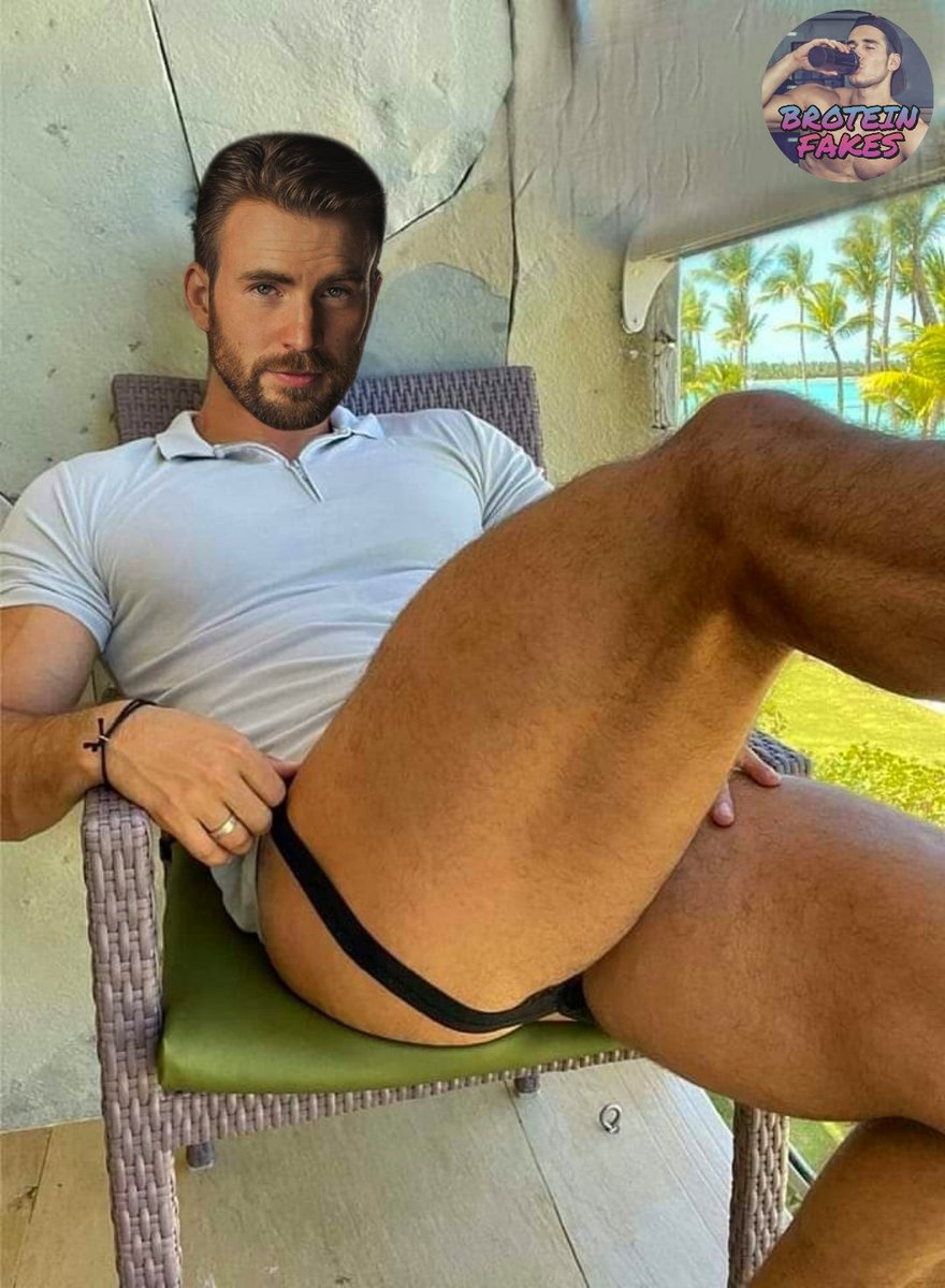 BroteinFakes's tweet photo. Even on vacation, Cap stays strapped 🍑🌴 https://t.co/PQ0Oe7h13D
