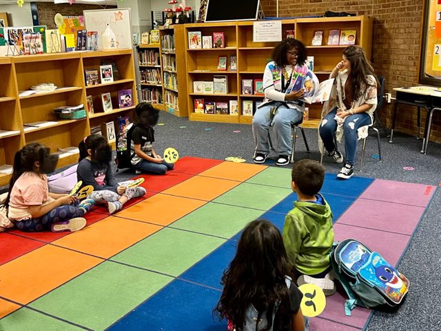 A huge shout out to <a href="/SenoraVanDus/">Marisa VanDusen</a> and #mmepeak taking our <a href="/OldMillHSAACPS/">OldMillHS-AACPS</a> Spanish and French students to read to our neighboring elementary school students at <a href="/rwesAACPS/">RipplingWoods</a>! #AACPSAwesome #WCLove <a href="/aacpswcl/">WL AACPS</a>