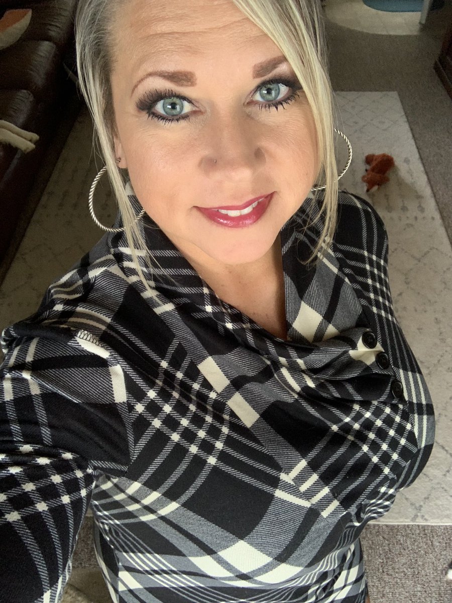 sheezayooper's tweet image. I think a shopping trip to the Pro Shop @ Lambeau 💚💛🏈 is in order tomorrow! I need a new sweatshirt! It’s getting chilly 🥶! #packerlover #GoPackGo