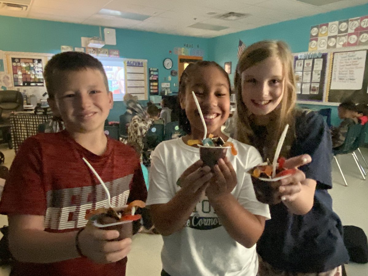 HollyCarden7's tweet photo. โHow to Eat Fried Wormsโ ๐ชฑ We finished our novel this 1st nine weeks, and now we get to compare/contrast the novel to the movie! Fun day in the little swamp! ๐ #Funin4th #TeamDCS @TweetDCS_LCES https://t.co/XPFU2xoAO4