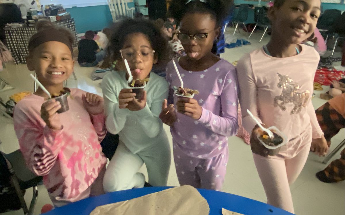 HollyCarden7's tweet photo. โHow to Eat Fried Wormsโ ๐ชฑ We finished our novel this 1st nine weeks, and now we get to compare/contrast the novel to the movie! Fun day in the little swamp! ๐ #Funin4th #TeamDCS @TweetDCS_LCES https://t.co/XPFU2xoAO4
