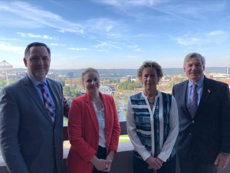 fabi_sylvain's tweet photo. Good sessions to advance our work.
With Jill Smail, US Negotiator, Kathy Eichenberger, BC Lead and  Brent Hardt, US Consul General in Vancouver. https://t.co/NCI9otriQN