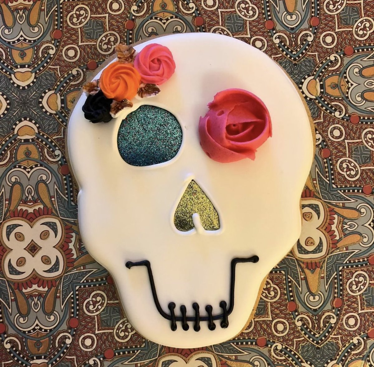 FOODSTORY_Japan's tweet photo. Trick or Treat 😈: Join our half-day special cookie decorating party and master the art of royal icing! Guest chef Victor, (IG:@4theloveofbutter), will teach us all the techniques from basic to advanced! #cookingclass #dtla #halloweenevent 
https://t.co/7EdZzdky3C https://t.co/CeYW64OA8T