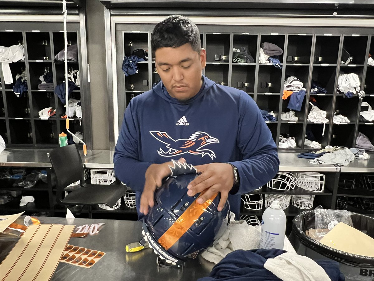 Ernie Zuniga on Twitter: "An iridescent #calavera💀highlights the ...