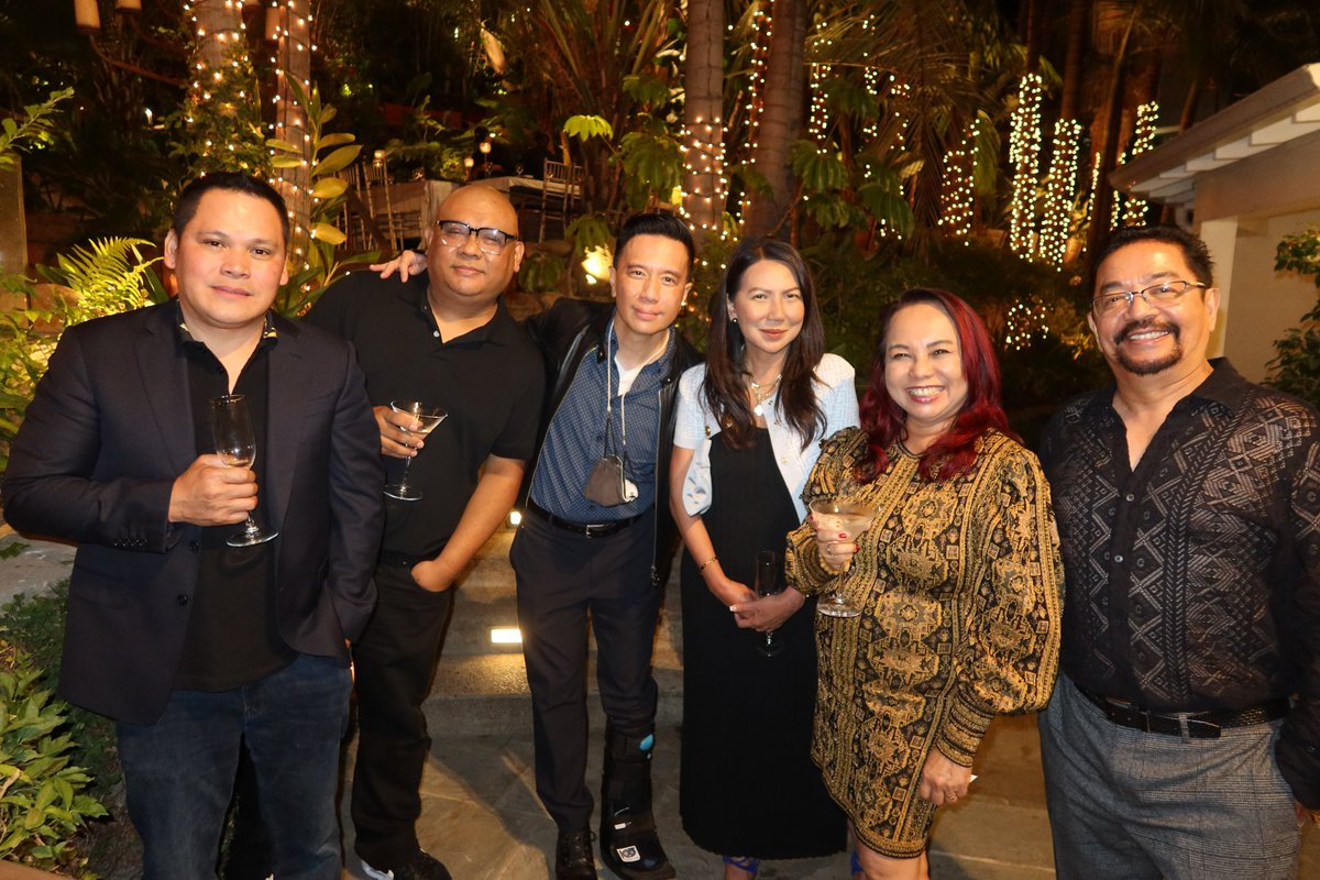 jrnepales's tweet photo. Welcome to LA @FrancisLibiran8 (here for @LAFW ) and advance happy birthday @MrReggieLee (Photos by @nepalesruben ) With @BryanGeli @Arsibaltazar3 @victorharryx @Sthanlee #RichardImeeMaghanoy &amp; our beautiful hostess @lisalew207 https://t.co/XCdbPh4RZN