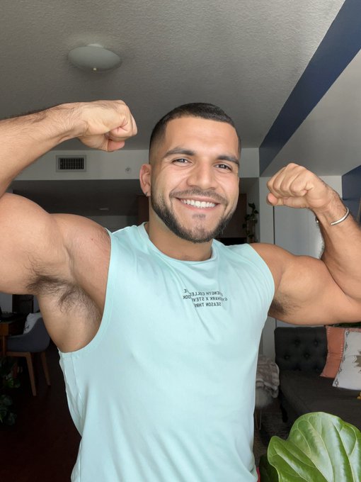 Happy Thursday 🔥💪🏽🔥🐻 https://t.co/W1kziWdCcf