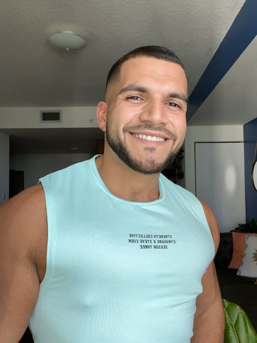 Happy Thursday 🔥💪🏽🔥🐻 https://t.co/W1kziWdCcf