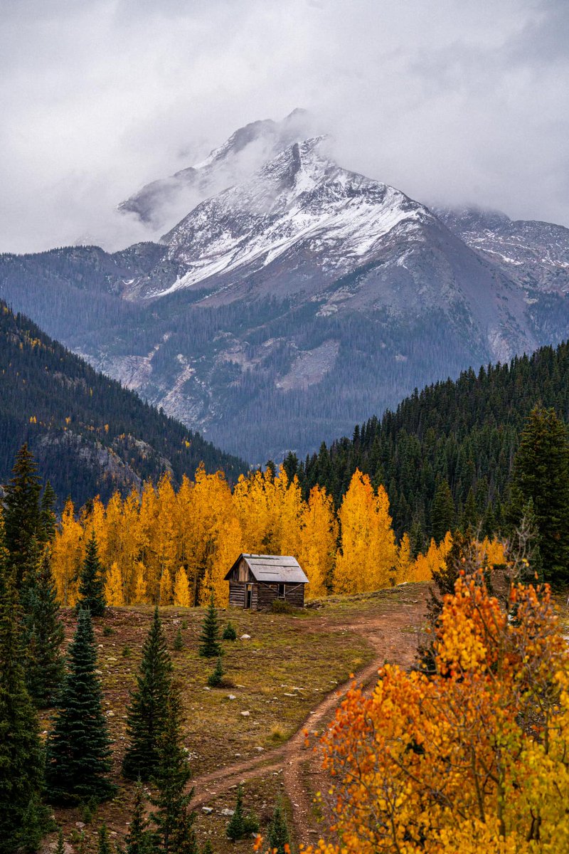 "Drove 7 hours from Denver just for the sole purpose of this shot. Totally worth it!

📍Colorado, USA

10/5/22"

📸: Vu Doan - Discover Colorado | Through your photos
