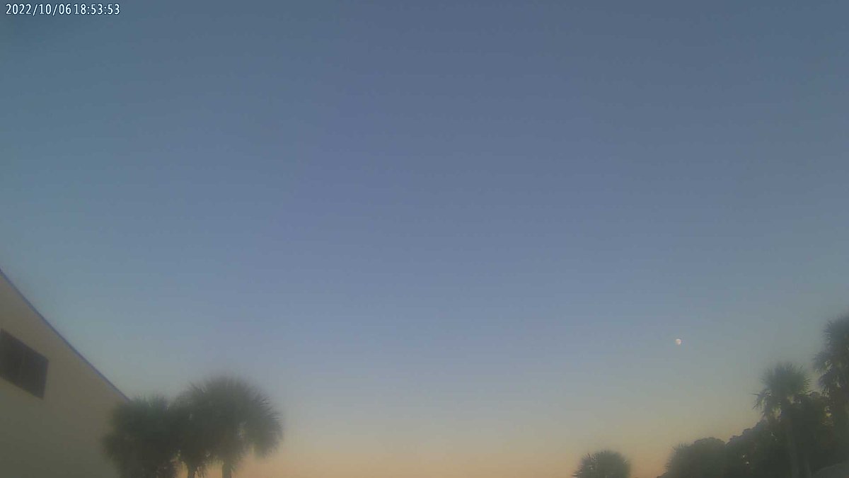 Buddy Taylor Middle School at sunset and it's 77 F.