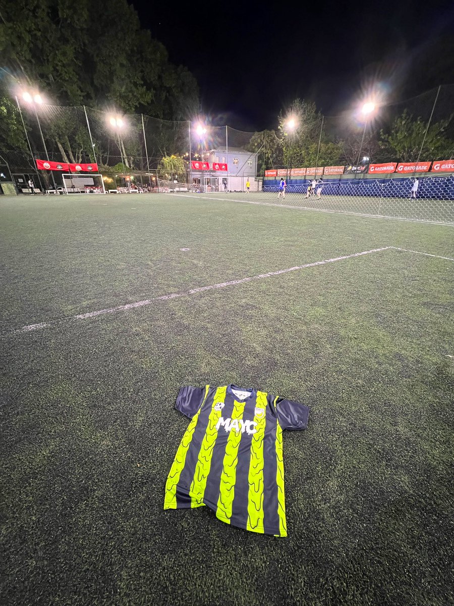 FreekyCrypto's tweet photo. Ready for kick off 🍌⚽️

@BoredApeYC #BAYC #MAYC https://t.co/o4irE3MeeZ