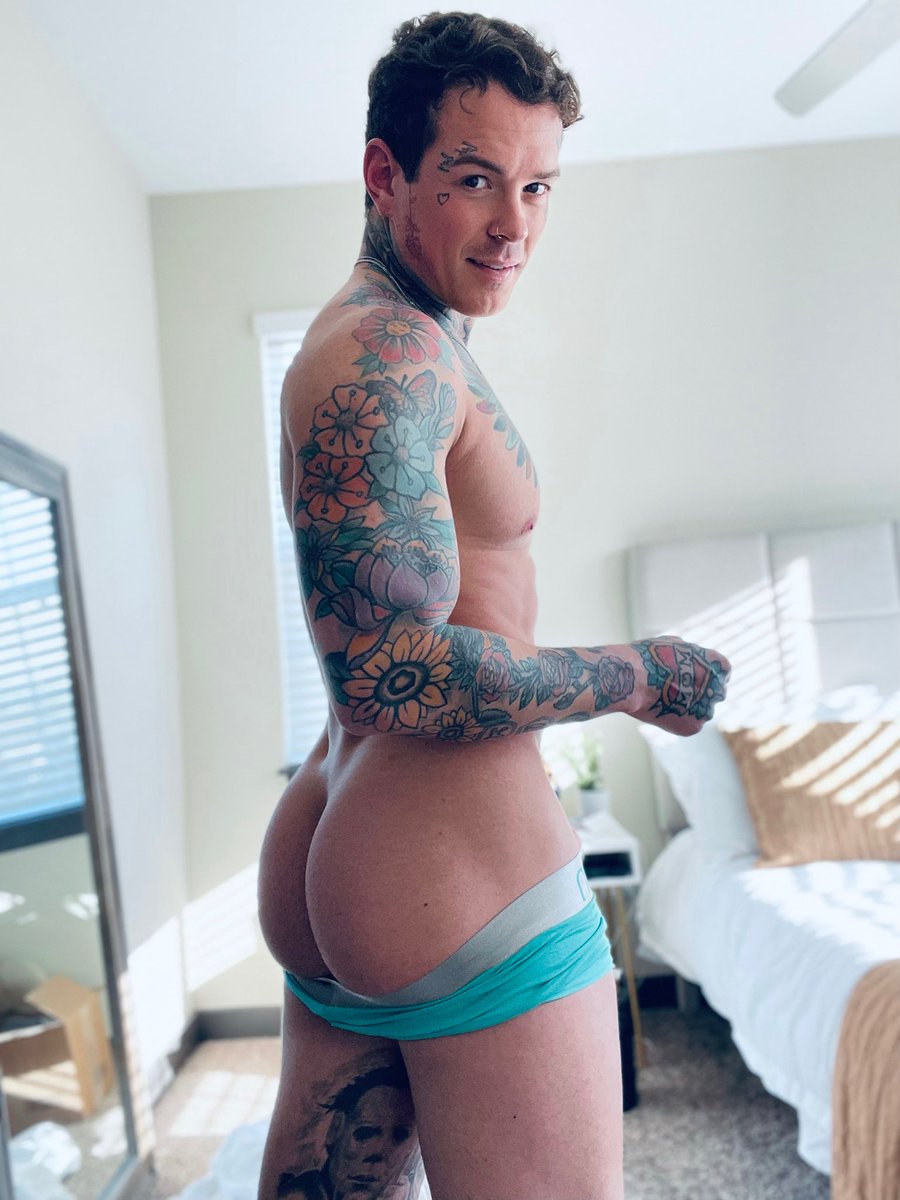 Retweet if you like 🎂😏