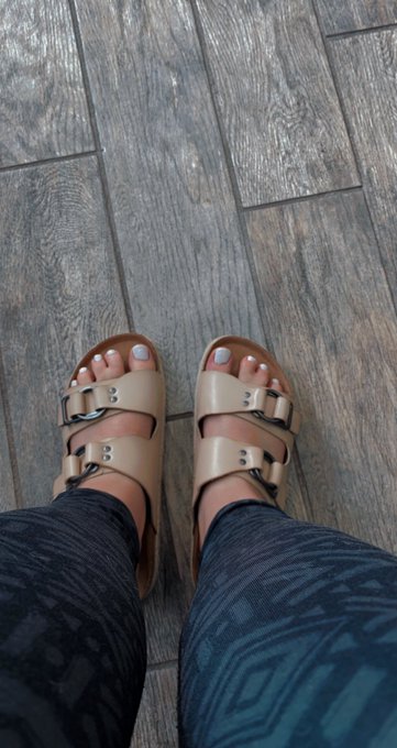 Here&rsquo;s a little picture of my toes and a link to my FREE filthy page 🥵  https://t.co/y0ZRks9LdP   #filthy<a href="/tag/pedicure"class="tags"><span>#pedicure</span></a><a href="/tag/hotwife"class="tags"><span>#hotwife</span></a><a href="/tag/filthy"class="tags"><span>#filthy</span></a><a href="/tag/footpics"class="tags"><span>#footpics</span></a><a href="/tag/onlyfans"class="tags"><span>#onlyfans</span></a>