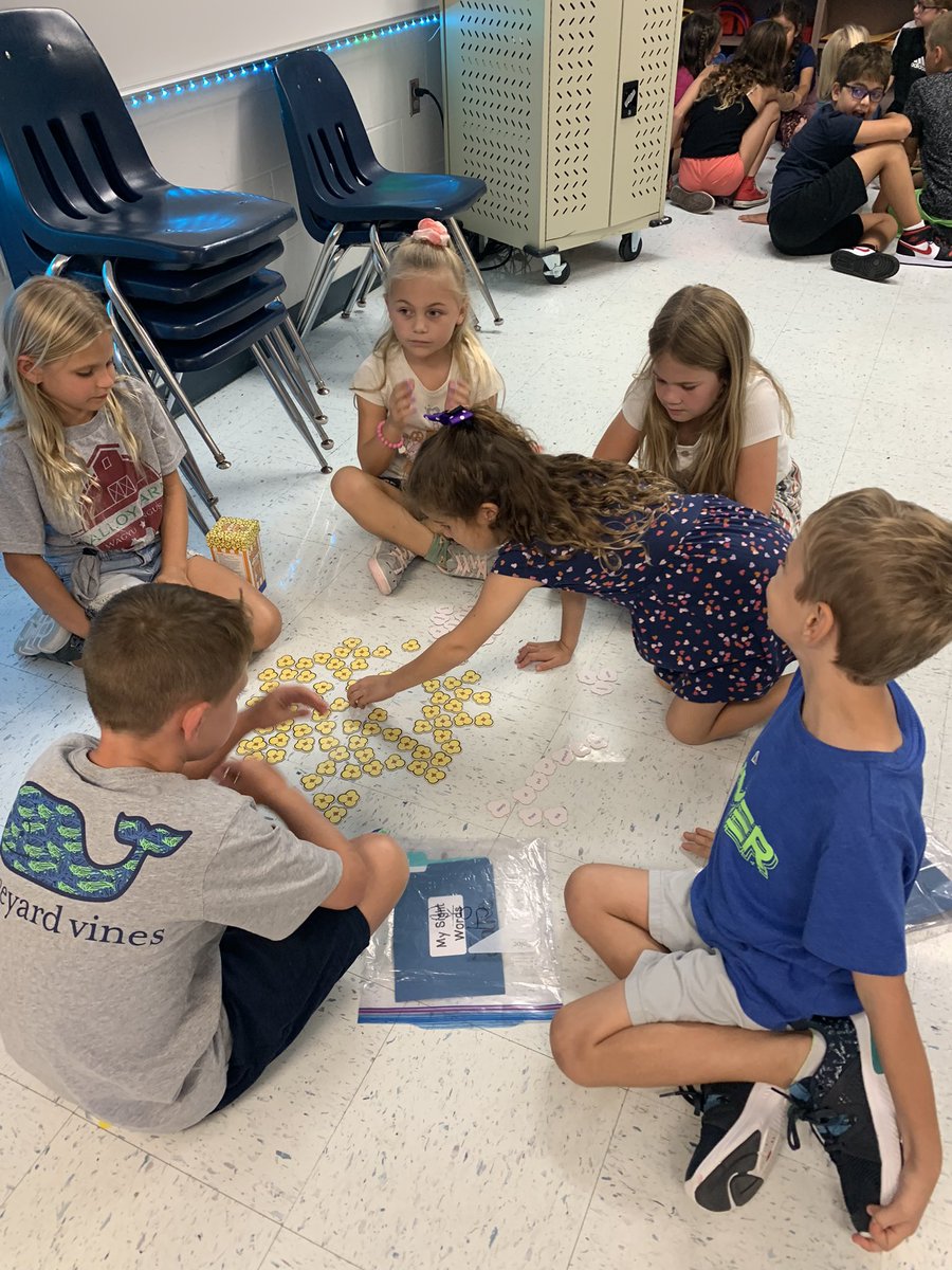 MsKerlek's tweet photo. All smiles today! We met with our 1st grade buddies and played sight word games with them! @LaurelOakElem @collierschools @MsMacri3 @CCPSElemELA https://t.co/NQkinRZLDY