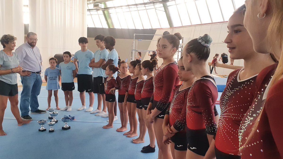 SerranoAlbertoP's tweet photo. Esta tarde hemos ido a felicitar en el CDM Aluche @JMDLatina al @CGAluche por sus éxitos en el campeonato de España
Orgulloso de haber apostado por ellos renovando el material después de muchos años
No estoy acostumbrado a estas muestras de agradecimiento 
Gracias Unidad Deporte https://t.co/89eZFAyLde