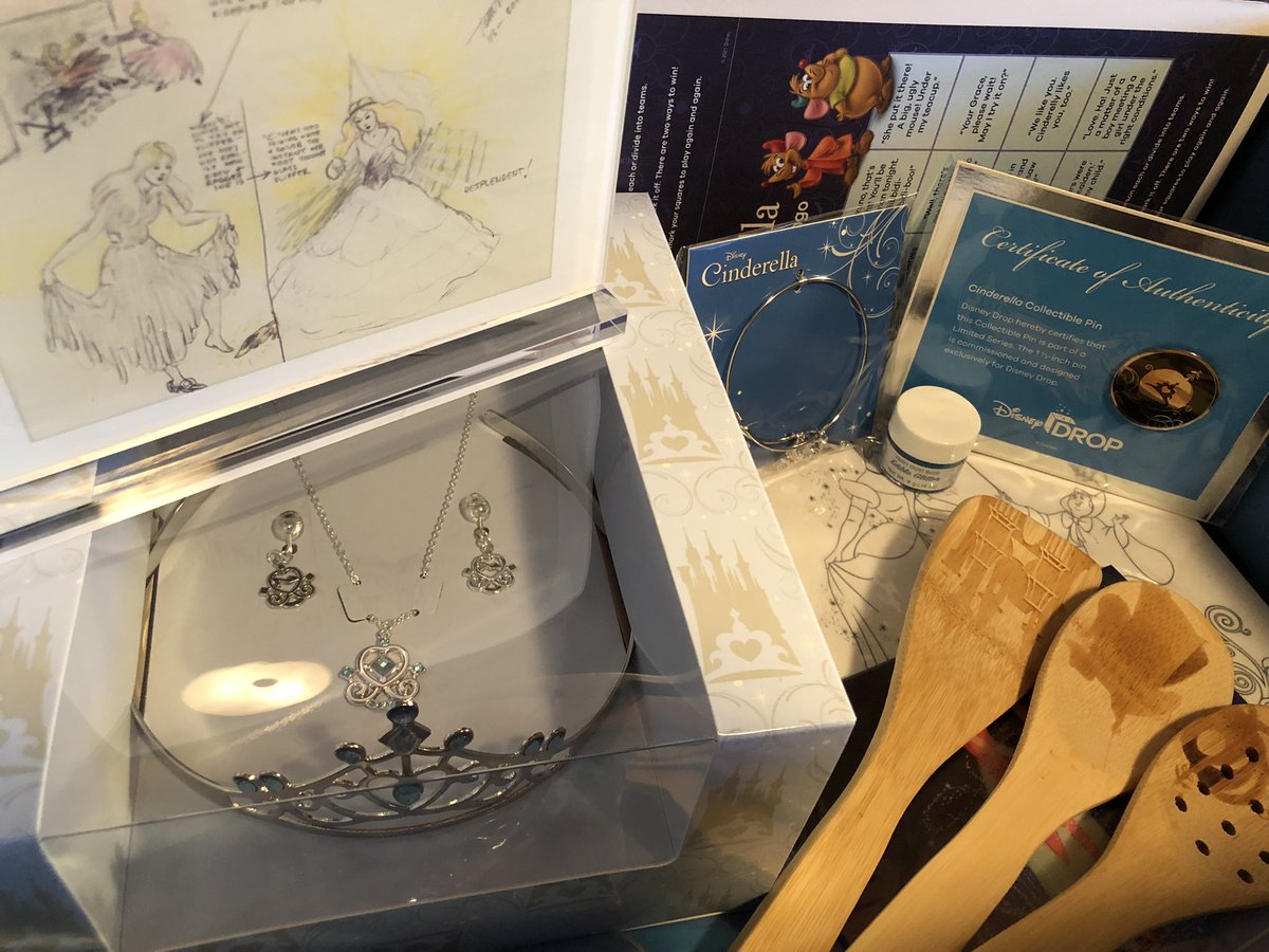 bridgettemsu's tweet photo. Our #DisneyDrop Box was filled with things from Cinderella โจ https://t.co/9rGmwppc9U
