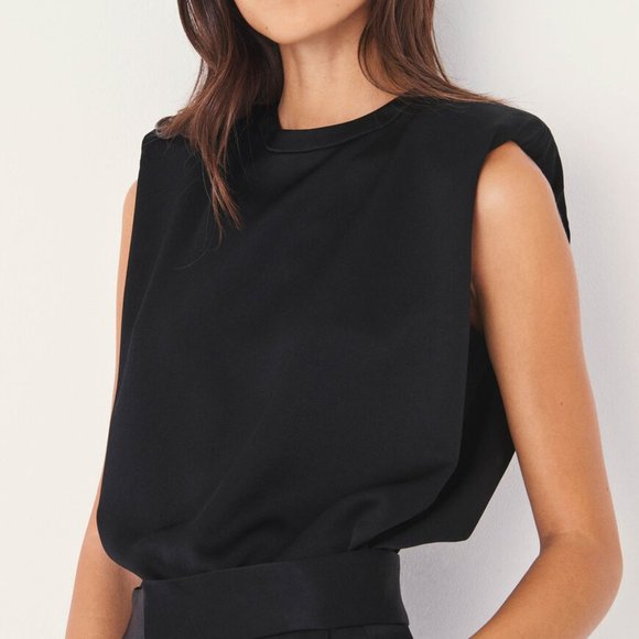 jtpesto's tweet photo. So good I had to share! Check out all the items I'm loving on @Poshmarkapp #poshmark #fashion #style #shopmycloset #bash: https://t.co/tUQycD1jU0 https://t.co/jhgNIT9OQq