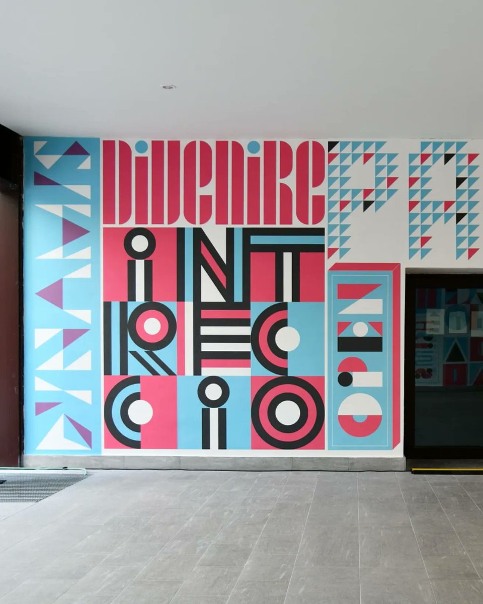artribune's tweet photo. Inaugurato stasera 6 ottobre, un nuovo progetto artistico pensato su misura per il Vetra Building di Milano, ex esattoria civica milanese, edificio oggi di proprietà di @AXA IM Alts, riqualificato dalla società internazionale di architettura con Dna italiano @ilprisma https://t.co/FM0LdKLphF