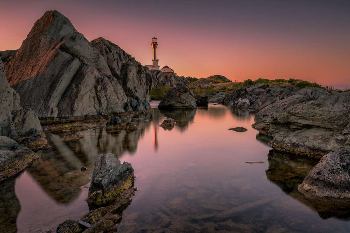 CapeForchu's tweet photo. Is there anything dreamier than Cape Forchu at sunset?😍🌊
📷Photo by: @theplanetd
#CapeForchu #VisitYAS #VisitNovaScotia #NovaScotia #EastCoast #LiveLoveCanada #ExploreCanada #Lighthouse #DreamNowTravelLater #Sunset #Dreamy https://t.co/RLq9gtrsNn
