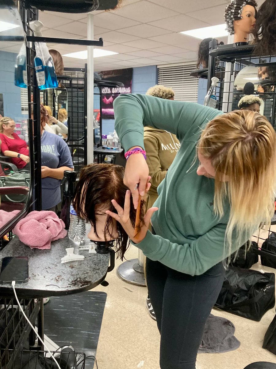 NHREC_CFAAT's tweet photo. Our Cosmetology students are hard at work learning their next hands on skill: layered styling!
Interested in joining our next class? Registration opens October 24th!
#CFAAT #WeAreNewHorizons #BoldyGoing #CosmetologyApprenticeship #ApprenticeshipWorks #Cosmetology https://t.co/nlgLVT438N