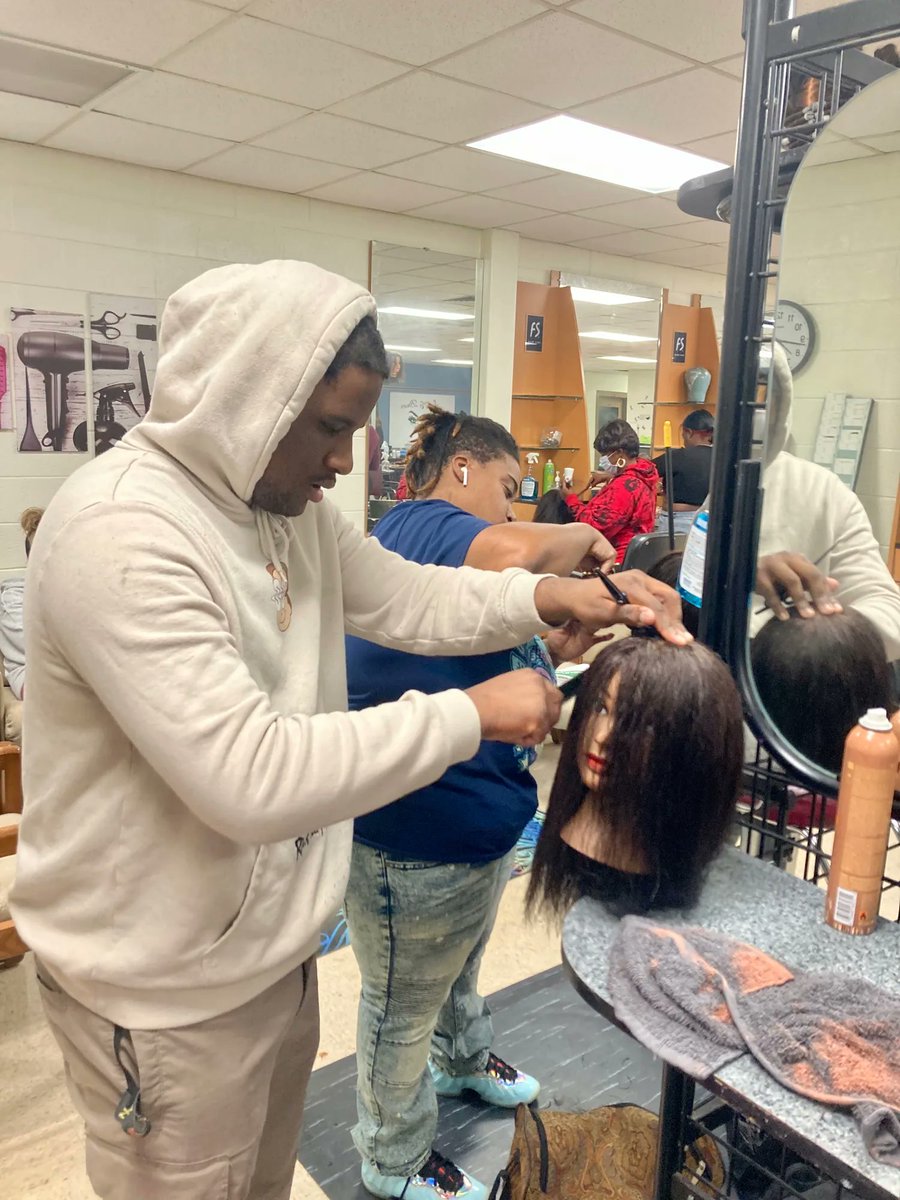 NHREC_CFAAT's tweet photo. Our Cosmetology students are hard at work learning their next hands on skill: layered styling!
Interested in joining our next class? Registration opens October 24th!
#CFAAT #WeAreNewHorizons #BoldyGoing #CosmetologyApprenticeship #ApprenticeshipWorks #Cosmetology https://t.co/nlgLVT438N