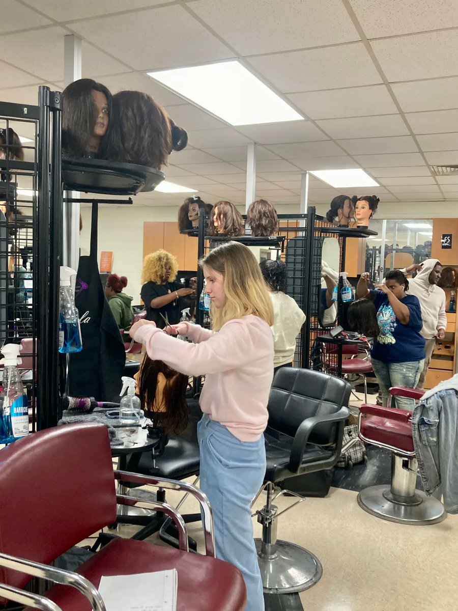 NHREC_CFAAT's tweet photo. Our Cosmetology students are hard at work learning their next hands on skill: layered styling!
Interested in joining our next class? Registration opens October 24th!
#CFAAT #WeAreNewHorizons #BoldyGoing #CosmetologyApprenticeship #ApprenticeshipWorks #Cosmetology https://t.co/nlgLVT438N