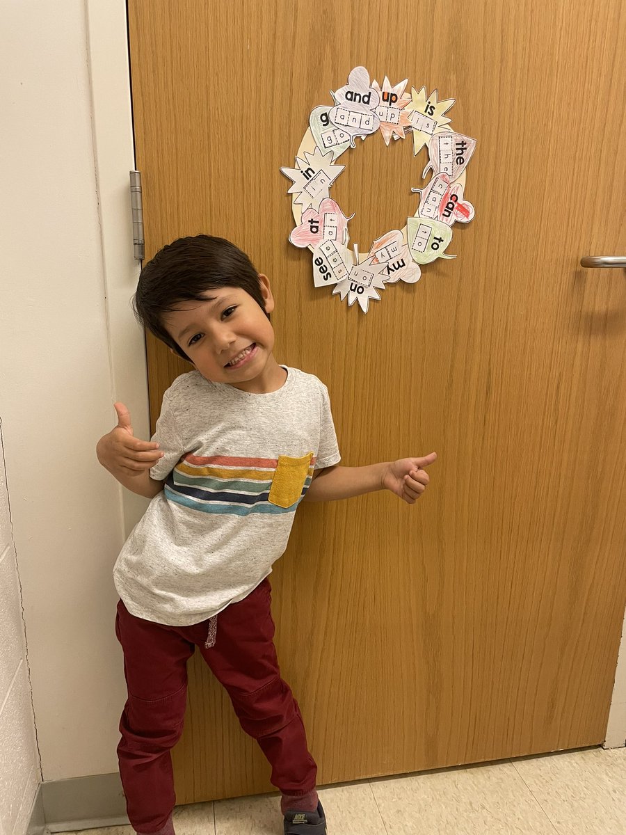 agatapietoledo's tweet photo. My K students working on their letter decoding skills and sight words with a little fun fall craftivity. @awlswa @awgenerals #awesl #craftivity https://t.co/LgbixE0smH