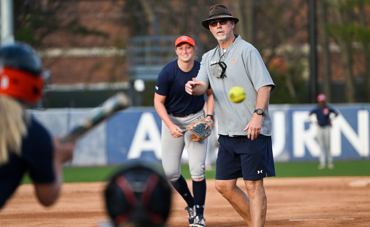 AuburnSoftball's tweet photo. We’ve got some of the best in the business 😎

🔸 @deanAU_TigersSB 
🔹 @Emily5Car 
🔸 Coach Lenti

Thankful for the support our staff gives us both on and off the field! 

#WarEagle |  #NationalCoachesDay https://t.co/tzjK26d7Ie